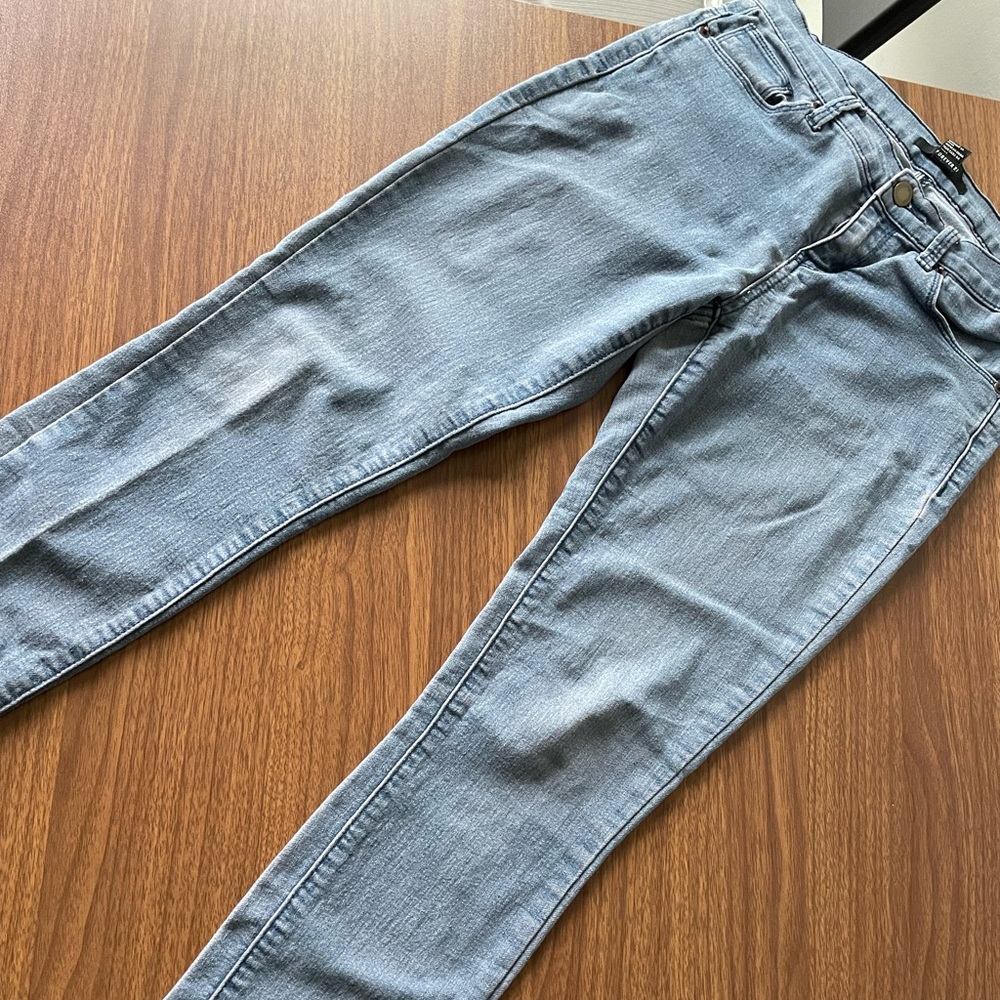 Forever 21 jeans size 25